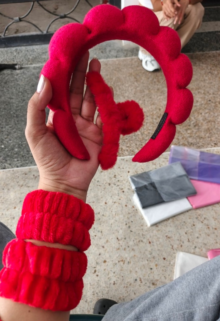 Diadema + pinza peluche + muñequeras 